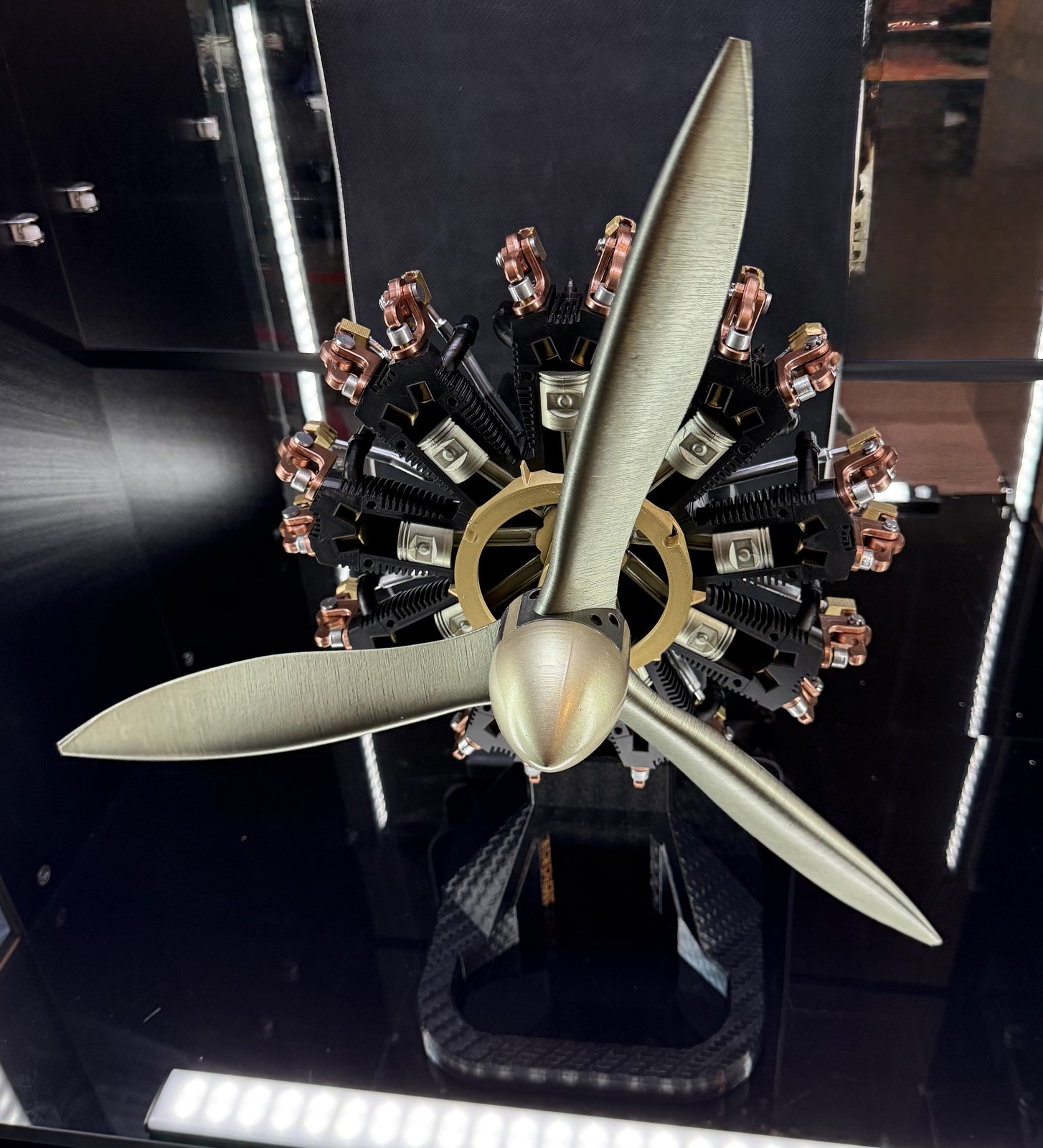 Aero Mécanique R9 — top-down view of the radial star